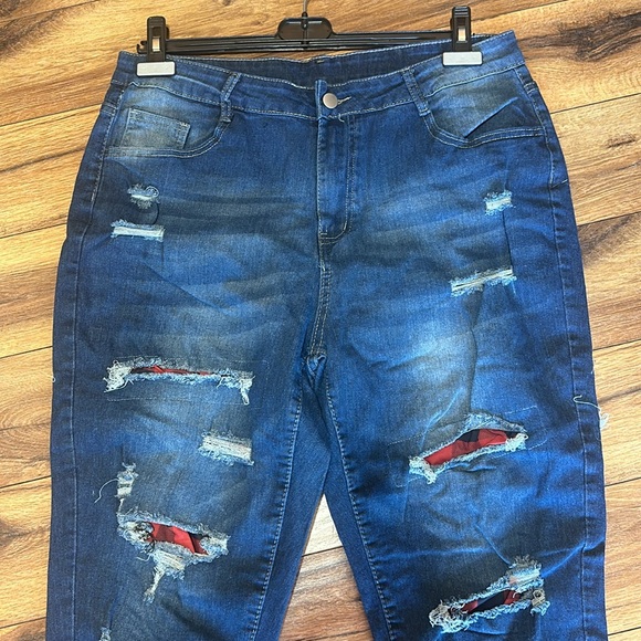 Women’s Jeans
Waist 17”
Rise 9.5”
28” long - Picture 3 of 10